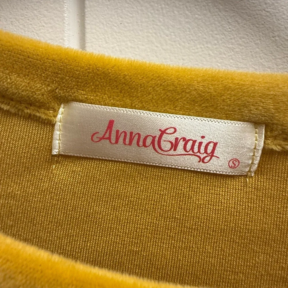 Women’s Anna Craig Velvet Sweater Ruffle Detail And Button Accents Size Small - Picture 3 of 7